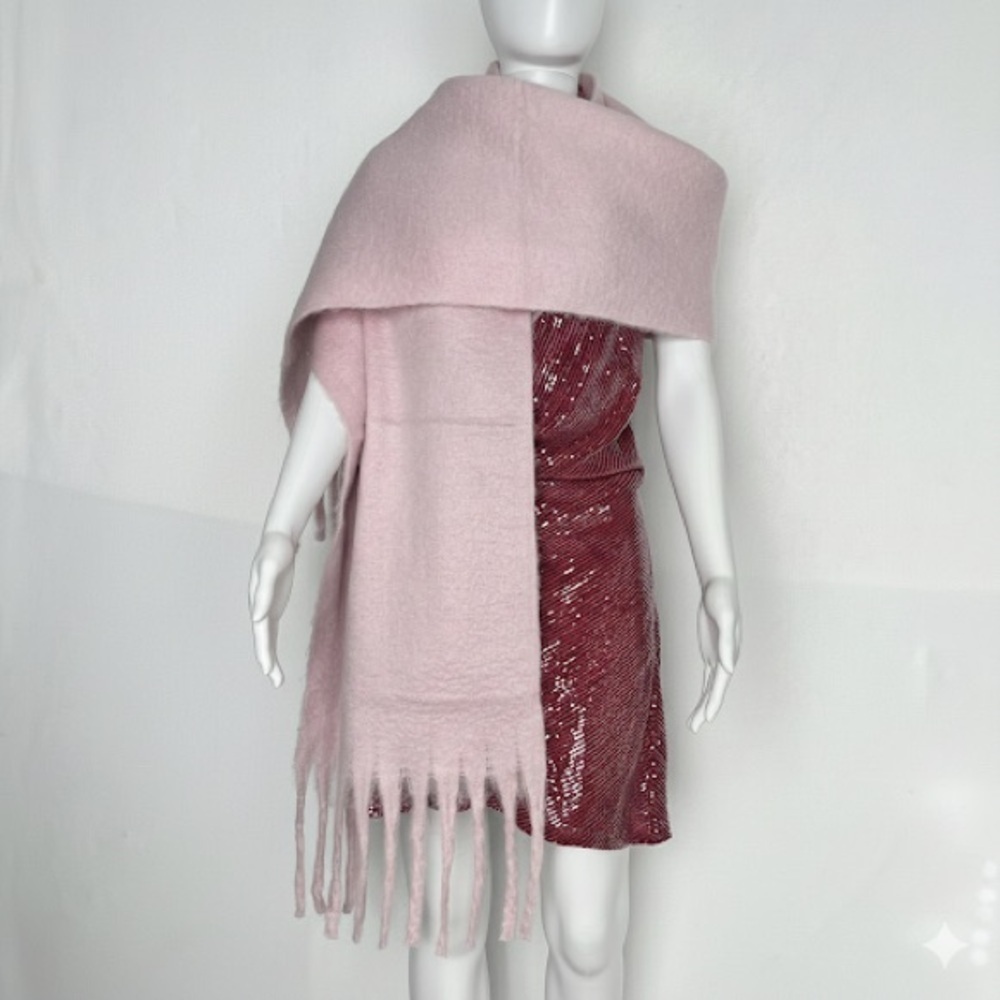 NWOT Chic Soft Pink Fringed Scarf Supersoft Oversized Blanket Wrap Shawl Chunky